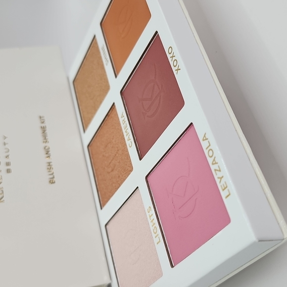 Kenia Ontiveros Beauty Blush & Shine Kit - Picture 3 of 13